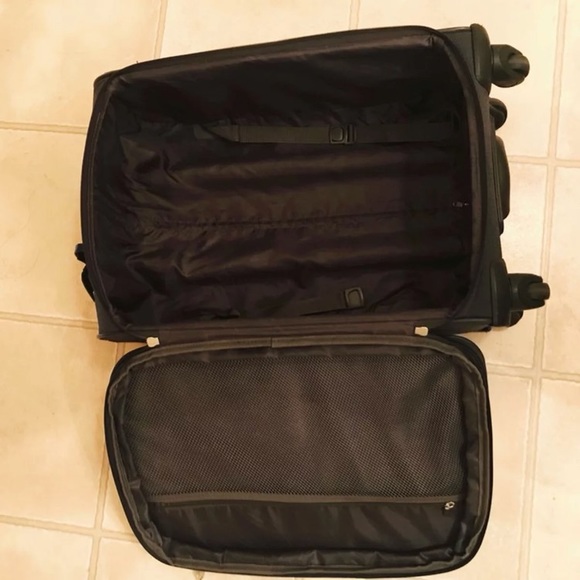 Carry on baggage - Picture 3 of 4